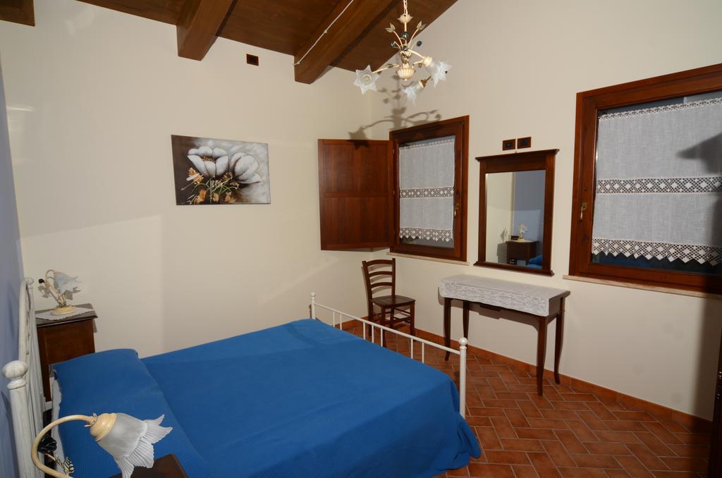 Country House Il Tiglio Mergo Luaran gambar